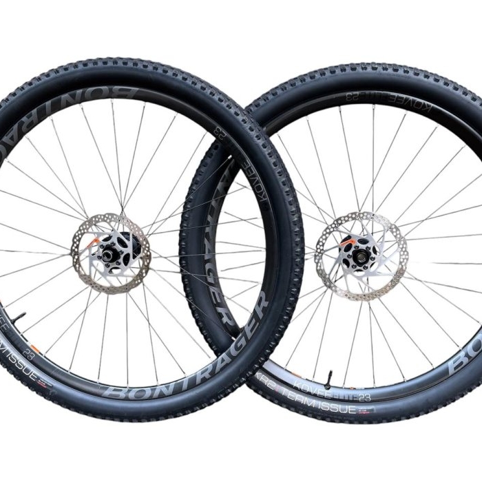 PAR DE RODAS BONTRAGER KOVEE ELITE 23 COM PNEUS - SEMINOVAS 